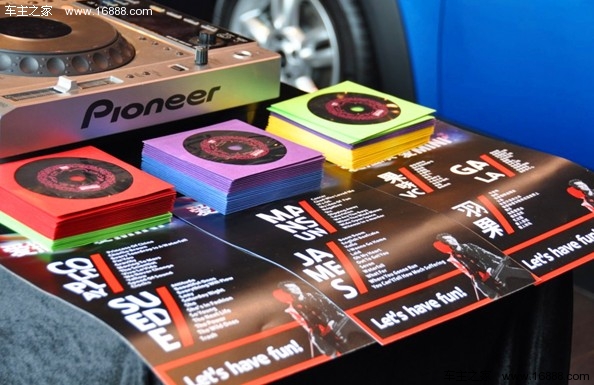 MINI又玩新花样!近日,MINI宣布在中国上市3款COOPER S发动机级别的新车款,MINI COOPER S Fun版、MINI COOPER S CLUBMAN Fun版以及MINI COOPER S COUNTRYMAN,售价分别为31.9万元、33.9万元和36.8万元。 想拥有可媲美 COOPER S的运动性能,又不想承担高昂的价格?MINI告诉你什么是“高性价比”—Fun。FUN是计算你与 MINI间距离的一道高级运算,即:COOPER S的强悍动力&