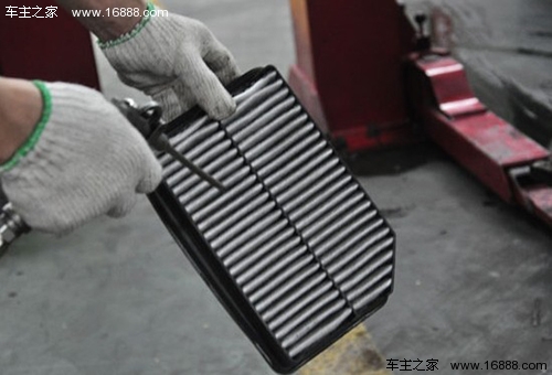 暴风雨袭击 台风过后应对爱车进行详细检查_养