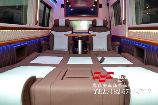 后舱全景:迈巴赫式满天星灯板,流星灯,阅读灯,吧台装饰灯,白色灯带,交