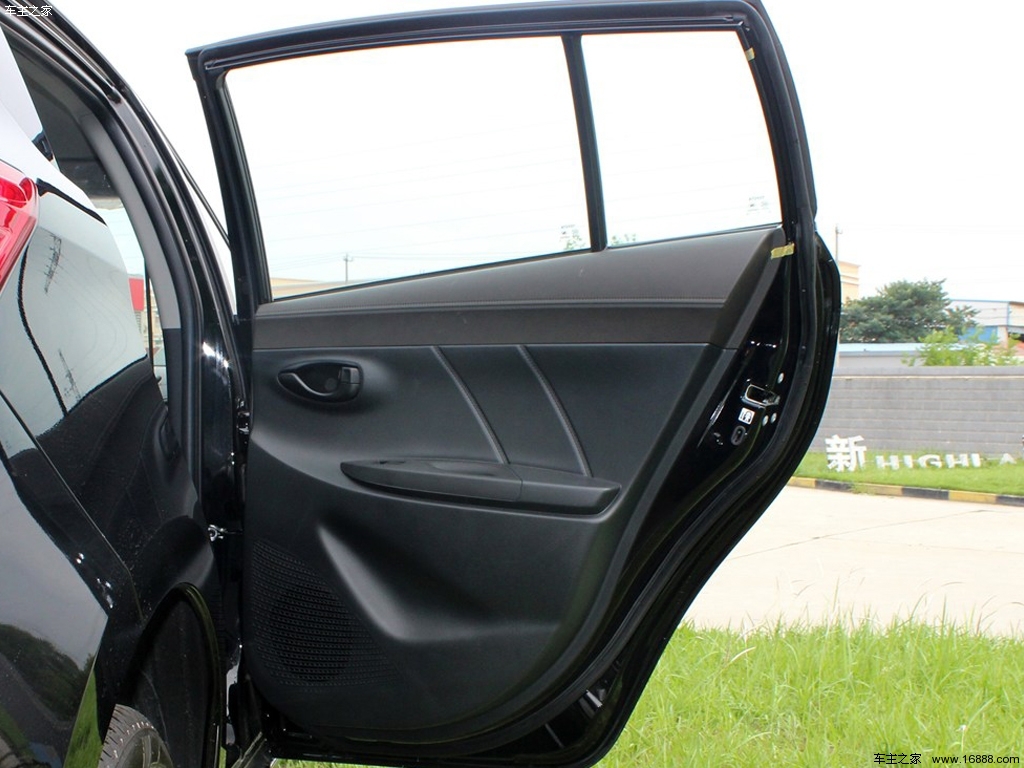 YARiS L 致炫