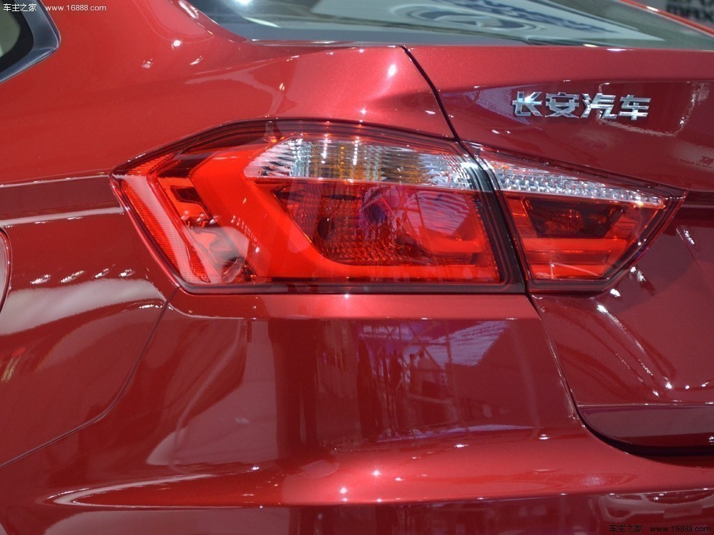 悦翔V7 2015款 1.6L 自动乐趣型