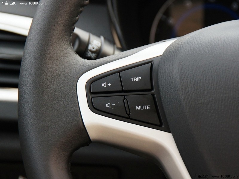 悦翔V7 2015款 1.6L 自动乐趣型
