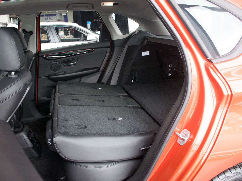 宝马2系旅行车 2016款 218i 运动设计套装