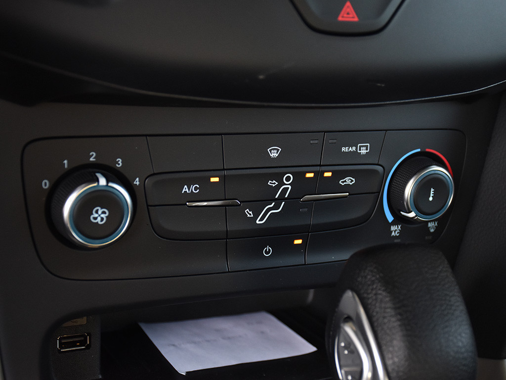 福克斯 2015款 三厢 1.6L 自动舒适型