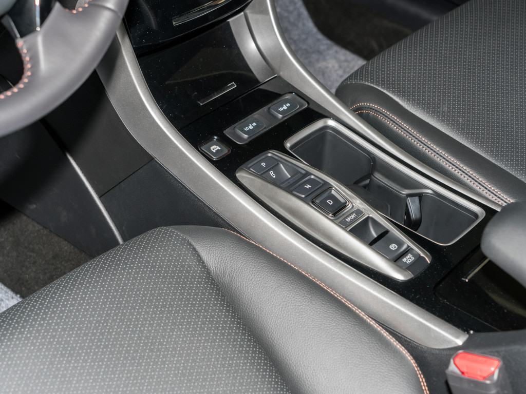 雅阁 2016款 混动 2.0L 锐尊版