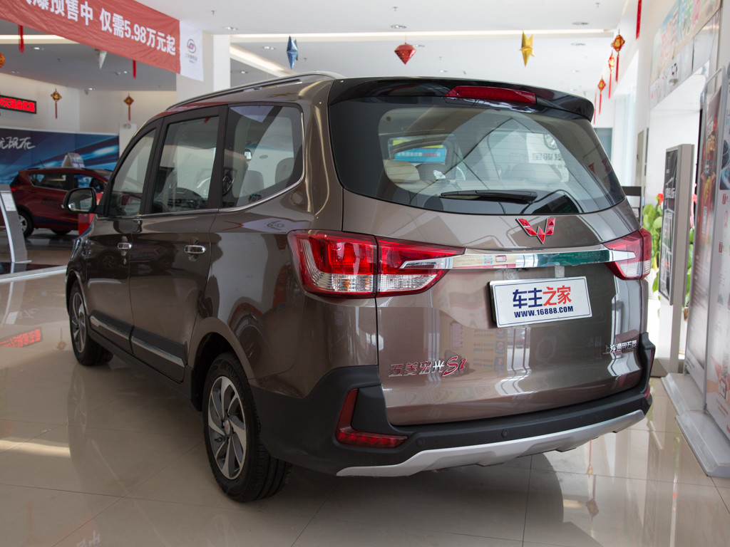 五菱宏光 2016款 1.5L S1尊享型