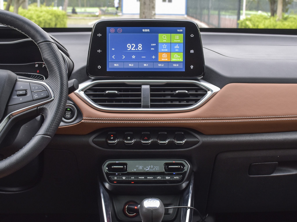 宝骏5102017款 1.5L 手动豪华型（指导价：6.98万）