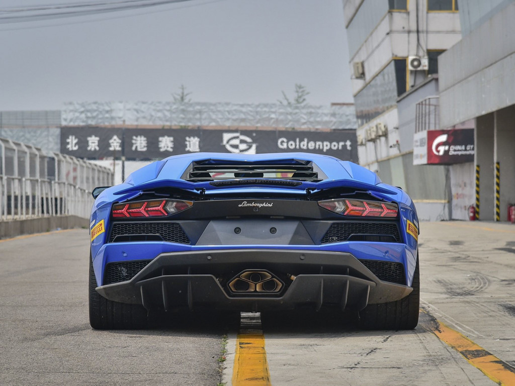 Aventador2017款  S（指导价：673.97万）