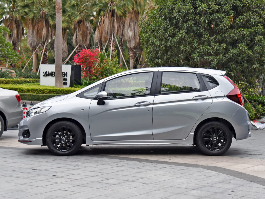 飞度2018款 1.5l cvt潮跑 版