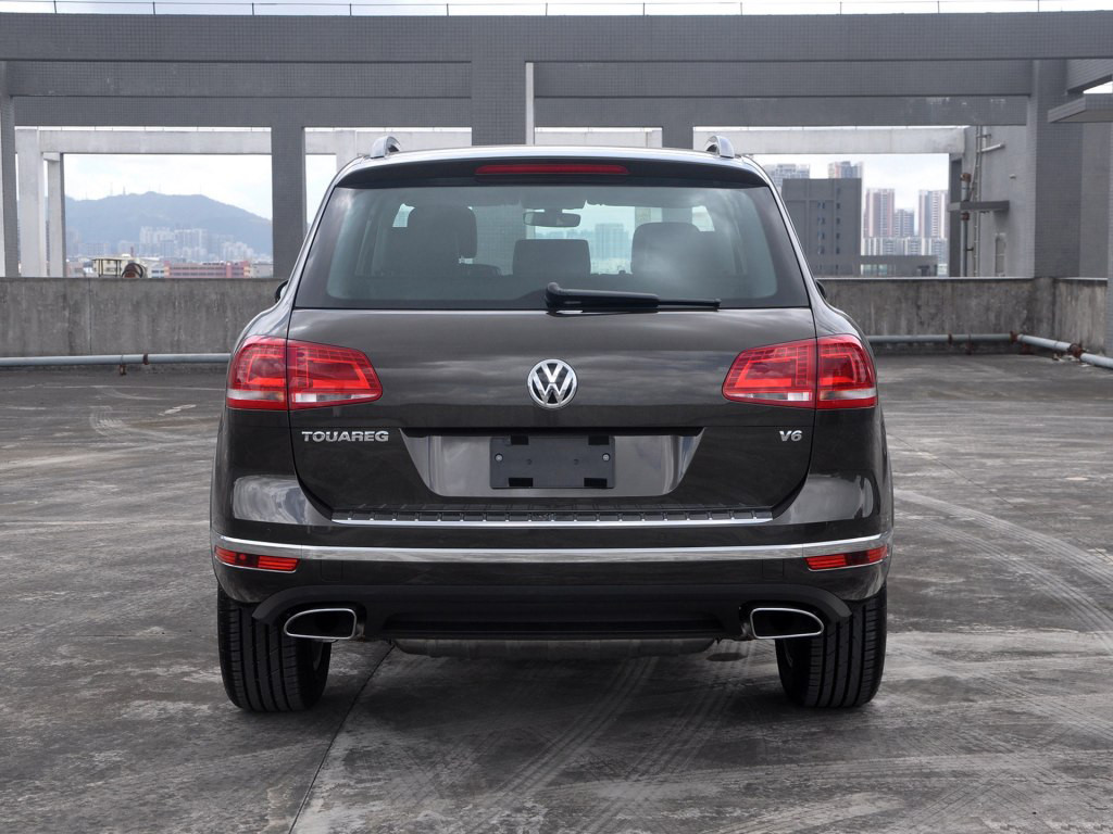 汽车图库 大众 平行进口大众 途锐美规版 2018款 自动基本型(2/31)