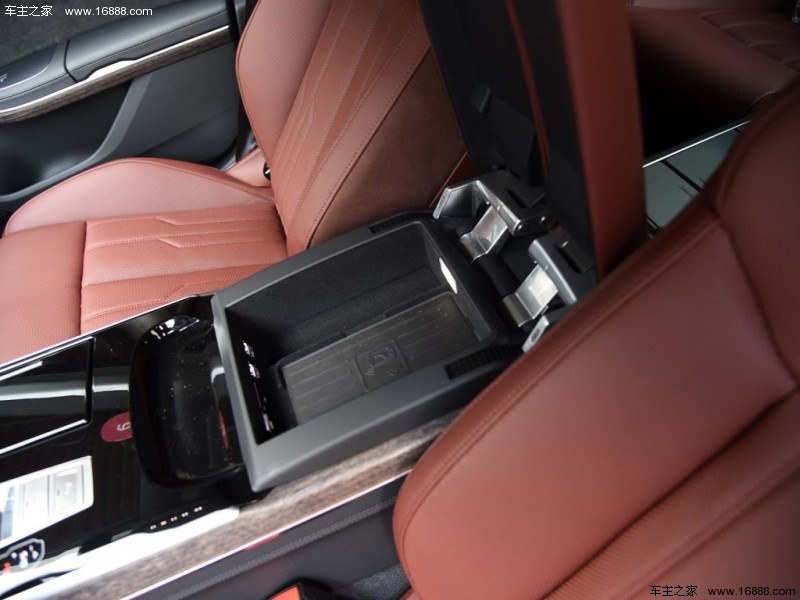 奥迪A82018款 A8L 55 TFSI quattro豪华型