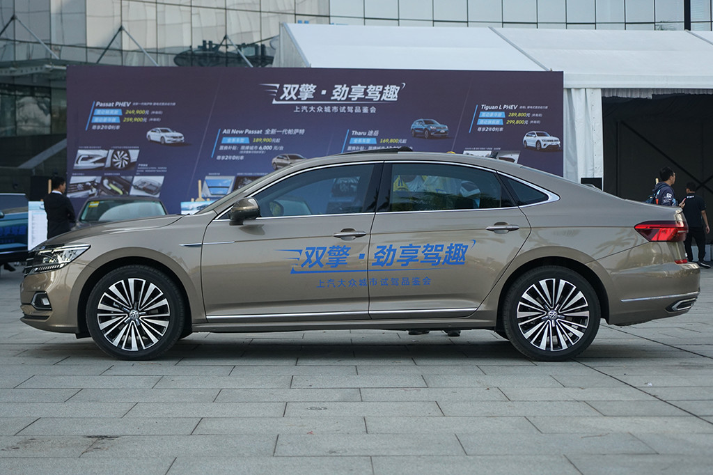 帕萨特2019款 380TSI 尊贵版