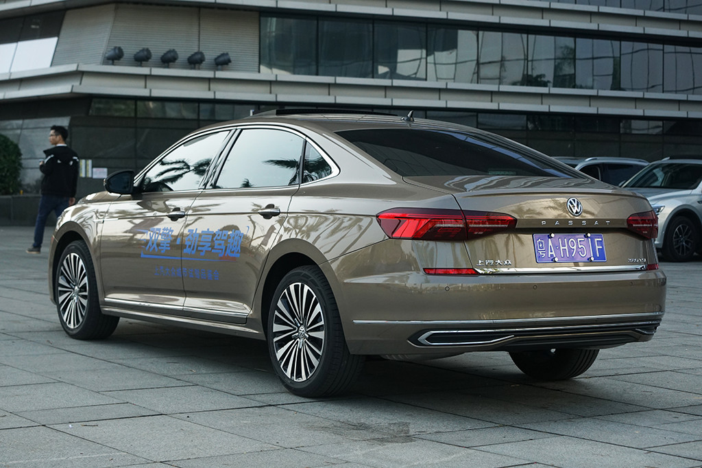 帕萨特2019款 380TSI 尊贵版