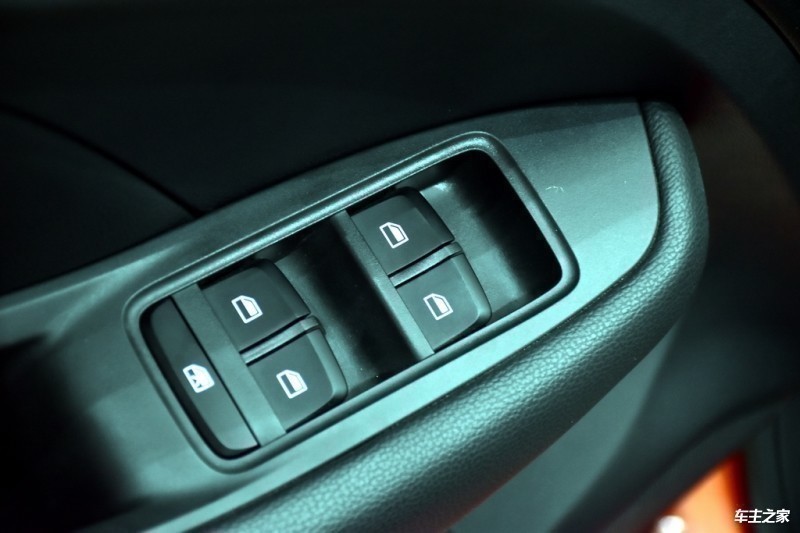 名爵ZS2018款 1.5L 自动豪华版