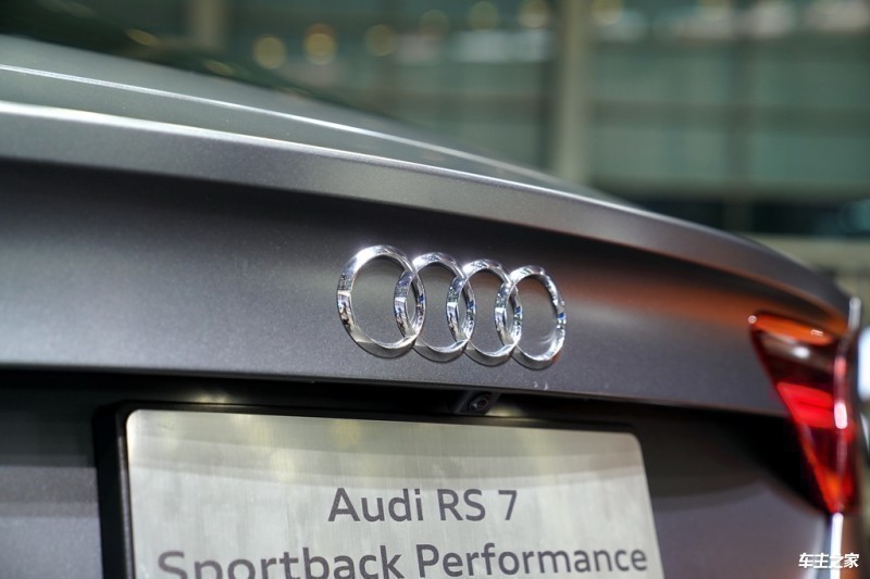 奥迪RS 77 2016款 RS 7 4.0T Sportback performance