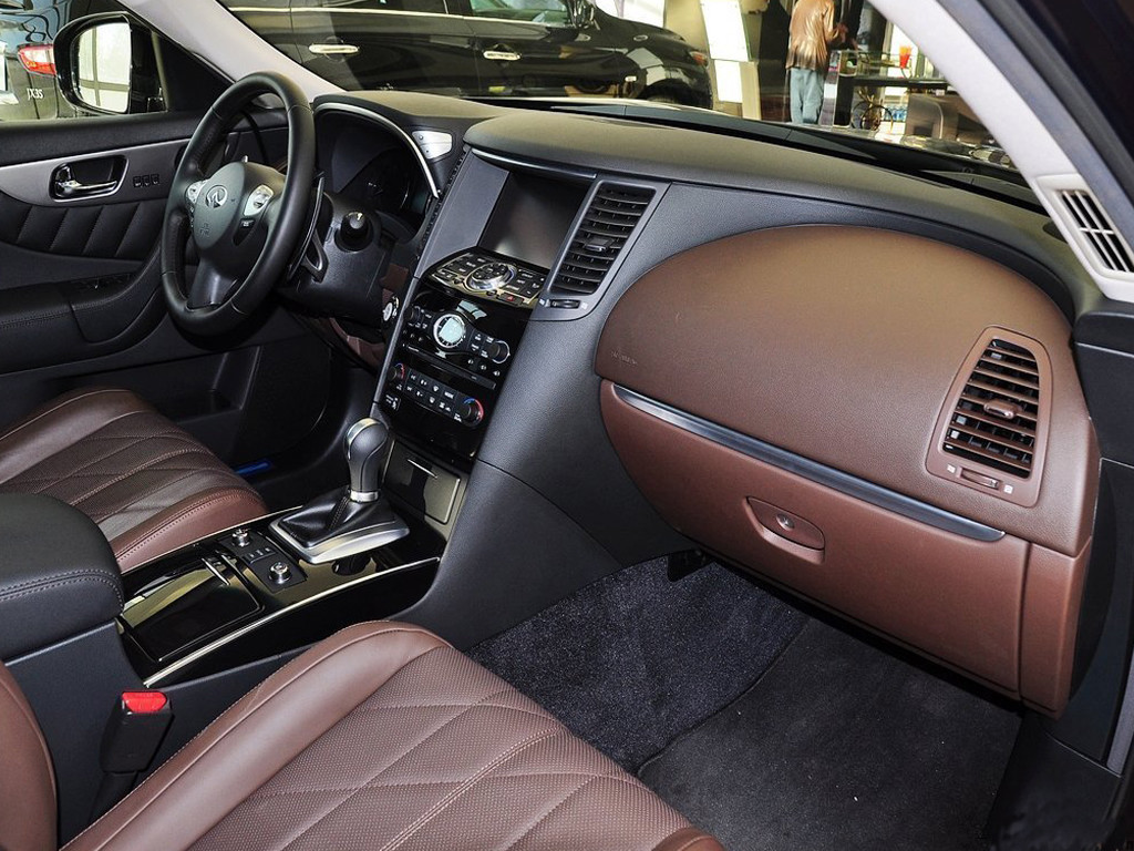 英菲尼迪QX70中东版2019款 3.7 标准