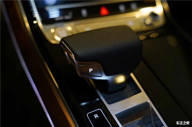 奥迪A82019款 A8L 55 TFSI quattro 尊贵型