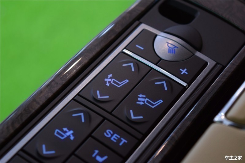 威尔法2019款 2.5L HV豪华版