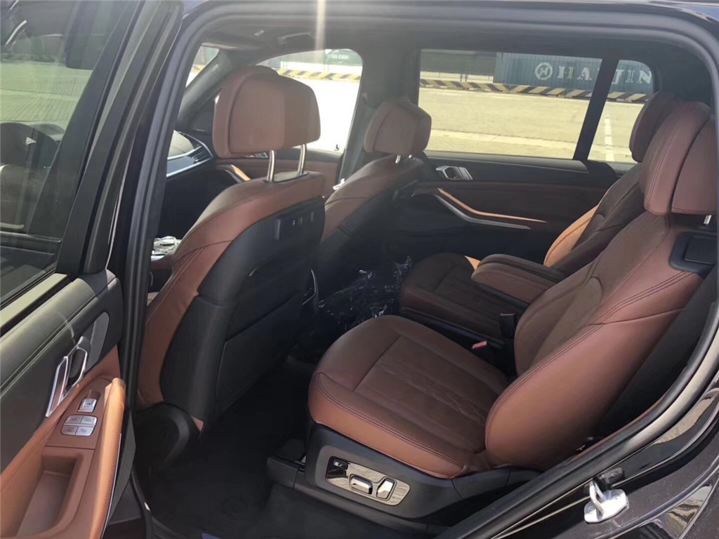 宝马X7加版2019款 xDrive40i M运动 大豪华