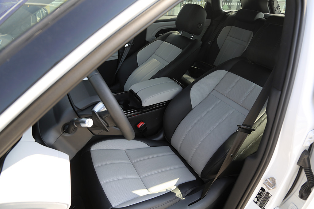 揽胜极光2020款 249PS R-DYNAMIC SE 运动科技版