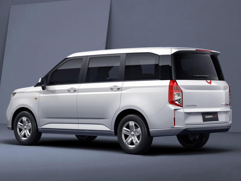 五菱宏光PLUS2019款 1.5T 手动豪华型 7座