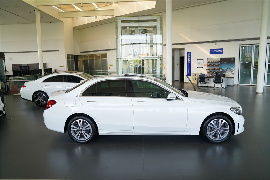 奔驰C级 2020款 C 200 L 动感型运动版