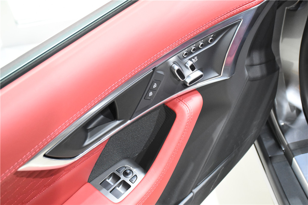 捷豹F-TYPE 2021款 P300 后驱First Edition硬顶版