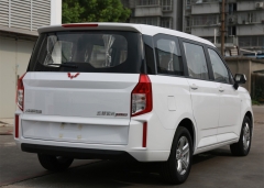 五菱微旅車圖片