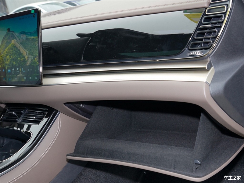 汉 2024款 EV 荣耀版 605KM前驱尊贵型