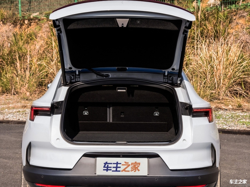 Polestar 4 2024款 单电机标准续航PLUS 双星互联版