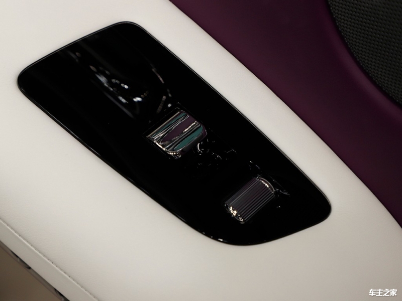 古思特 2024款 6.7T 长轴距版