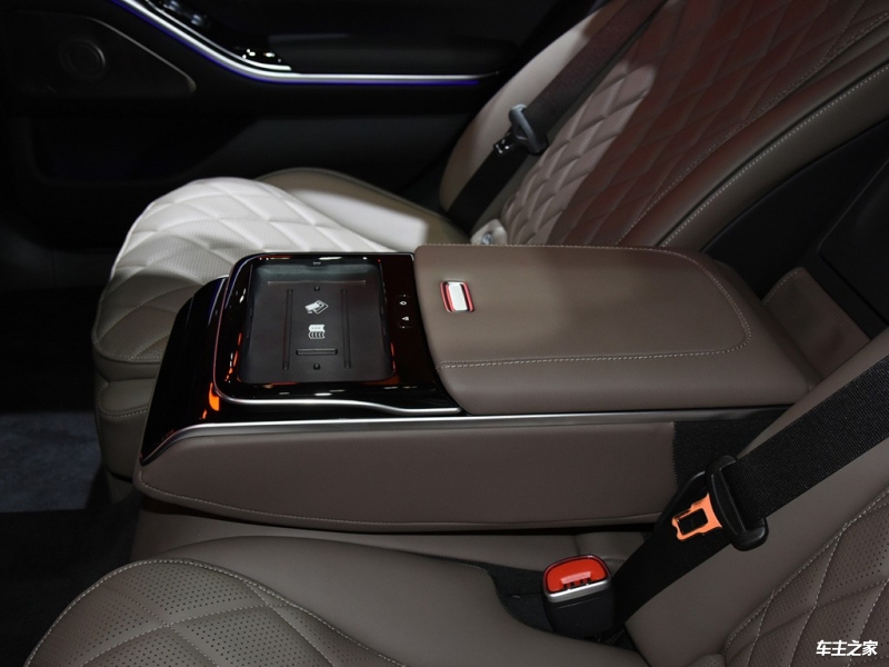 奔驰S级 2022款 S 500 L 4MATIC 高级定制版