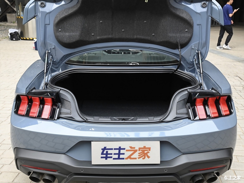 Mustang 2024款 2.3L EcoBoost 硬顶性能版