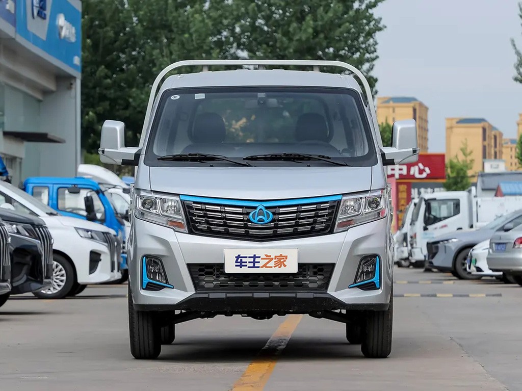 新豹T3 EV 2024款 265km 栏板车豪华版