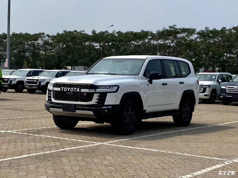 兰德酷路泽中东版  酷路泽4000 2024款 4.0L GX-R 4气 18轮