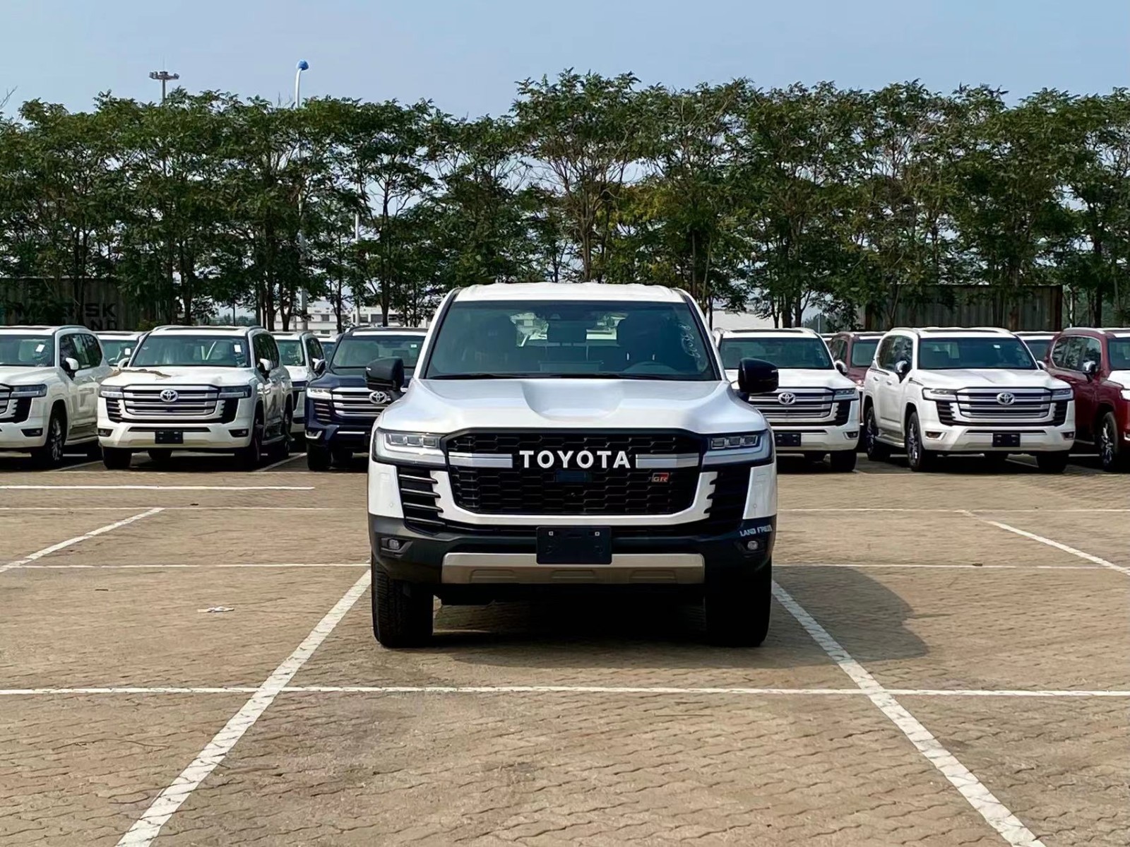 兰德酷路泽中东版  酷路泽4000 2024款 4.0L GX-R 4气 18轮