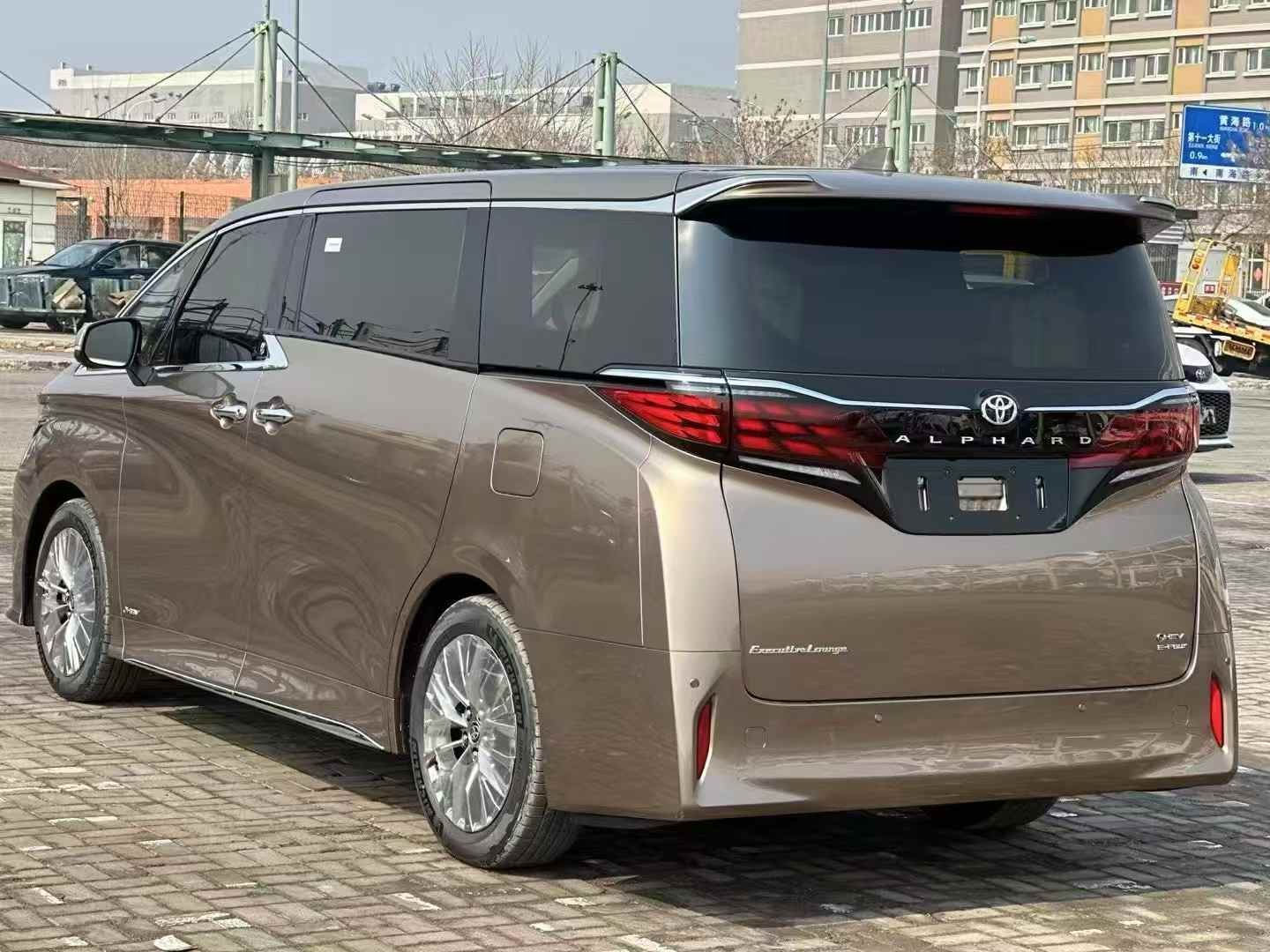 埃尔法 2025款 双擎 2.5L 尊贵黄金版