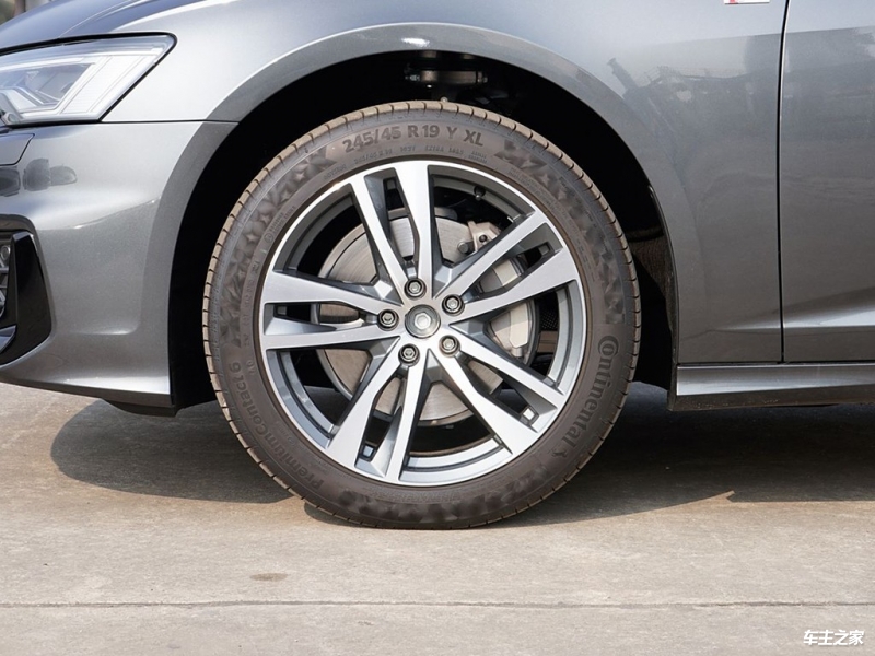 奥迪A6(进口) 2025款 Avant 先锋派 45 TFSI 臻选动感型