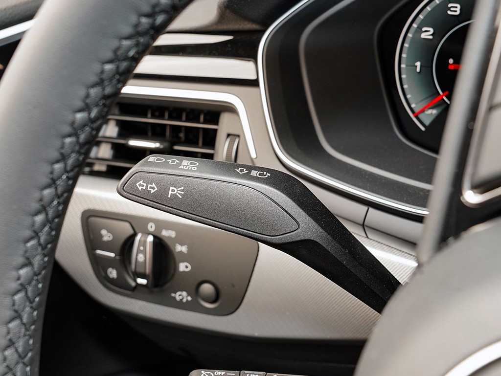 奥迪A4(进口) 2024款 Avant 40 TFSI 时尚运动型