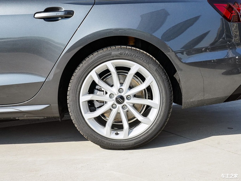 奥迪A4(进口) 2024款 Avant 40 TFSI 时尚运动型