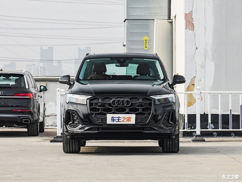 奥迪Q7 2025款 45 TFSI quattro S line黑武士型