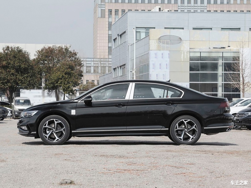 迈腾 2025款 改款 众享款 330TSI DSG豪华型