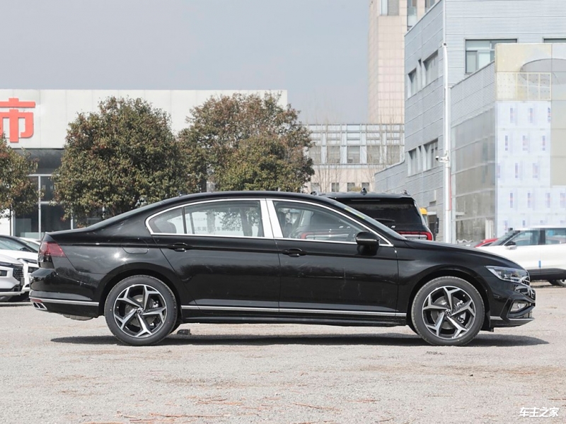 迈腾 2025款 改款 众享款 330TSI DSG豪华型