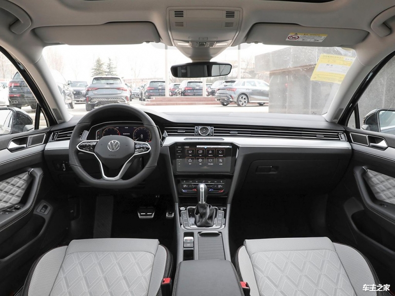 迈腾 2025款 改款 众享款 330TSI DSG豪华型