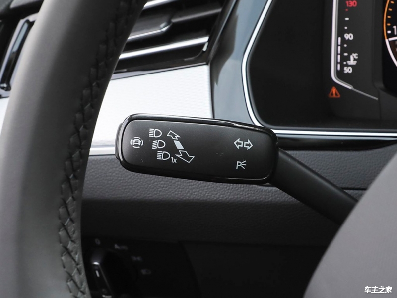 迈腾 2025款 改款 众享款 330TSI DSG豪华型