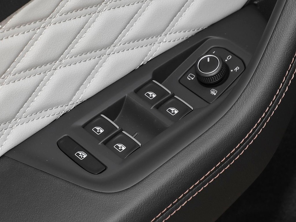 迈腾 2025款 改款 众享款 330TSI DSG豪华型