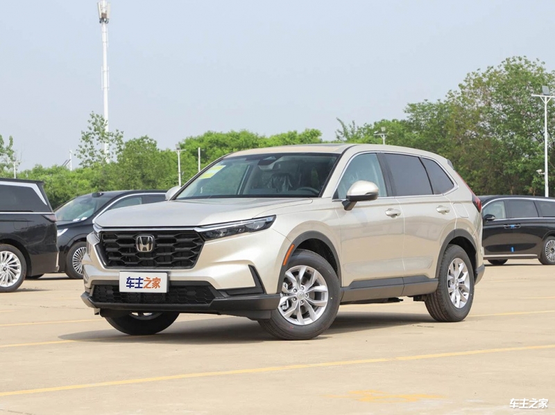 奥迪Q3 2024款 240TURBO 两驱锋尚版 5座