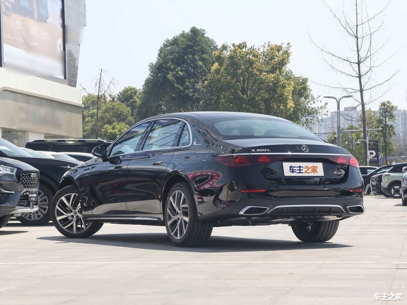 奔驰E级 2025款 改款 E 300 L 时尚运动型