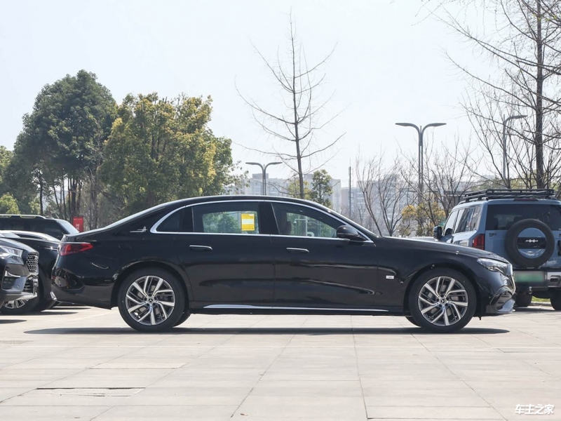 奔驰E级 2025款 改款 E 300 L 时尚运动型