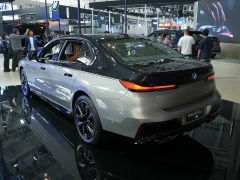 寶馬M760Le圖片